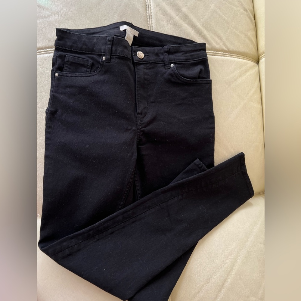 New H&M black women’s jeans size 6
